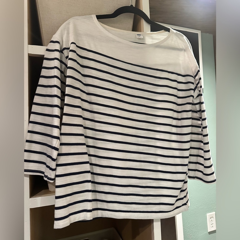 Old Navy top - size M